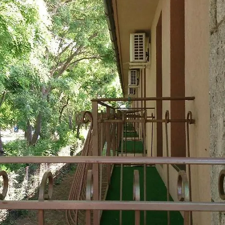 מלון Hermes אפורי נורד